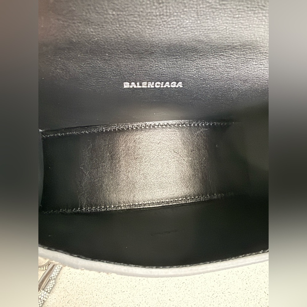 Elegant Silver Handbag - Picture 10 of 14